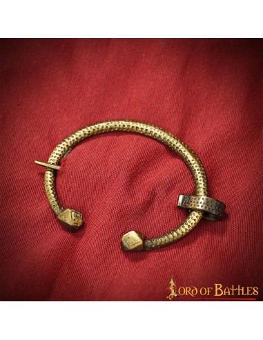 LOB Broche de latón antiguo Penannular intrincado Accesorio de ropa funcional