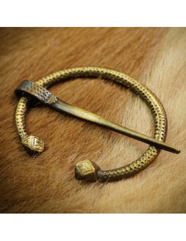 LOB Broche de latón antiguo Penannular intrincado Accesorio de ropa funcional