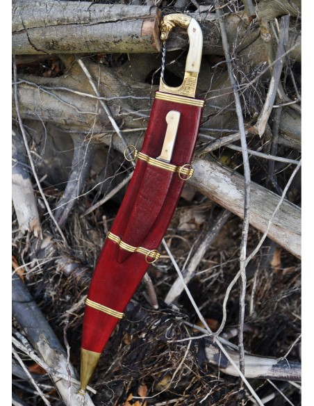 Falcata (Kopis) con mango de cabeza de caballo, siglos IV - III aC